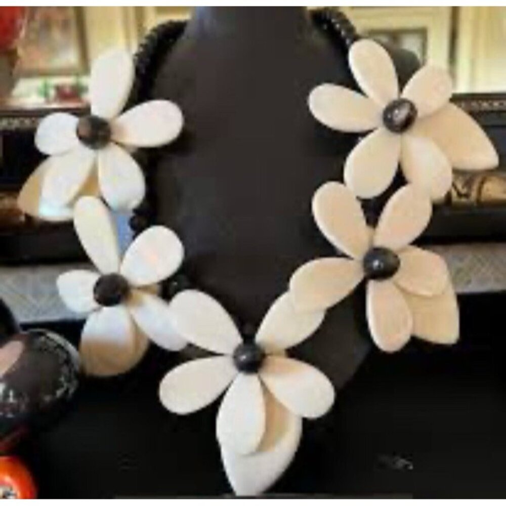 KATE SPADE LOVELY LILLIES STATEMENT BLACK WHITE FLORAL BEAD 21-24" NECKLACE LN - Picture 3 of 10